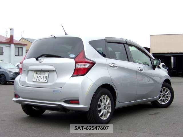 Nissan NOTE 2018-01 376570-1