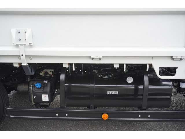 Mitsubishi CANTER 2023-03 14353-17