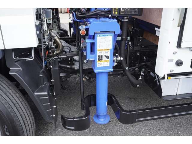 Mitsubishi CANTER 2023-03 14353-19