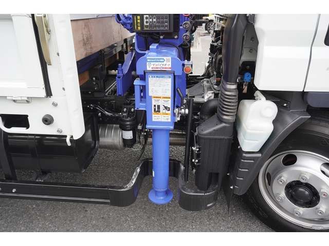 Mitsubishi CANTER 2023-03 14353-18