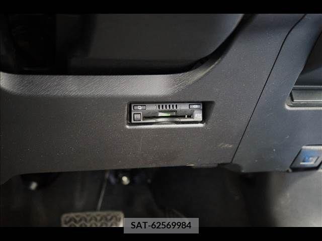 Toyota AQUA 2017-09 261942-6