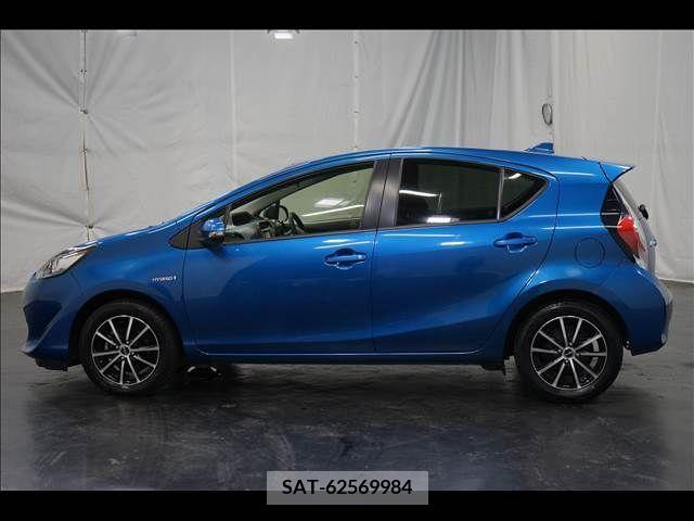 Toyota AQUA 2017-09 261942-14