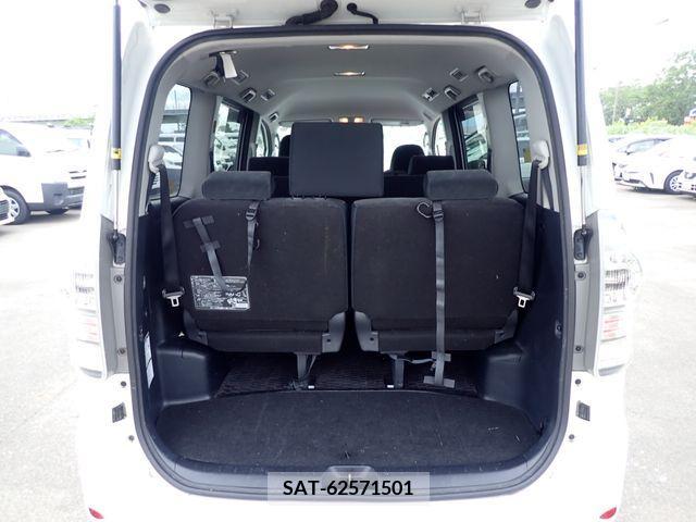 Toyota VOXY 2013-07 380433-20
