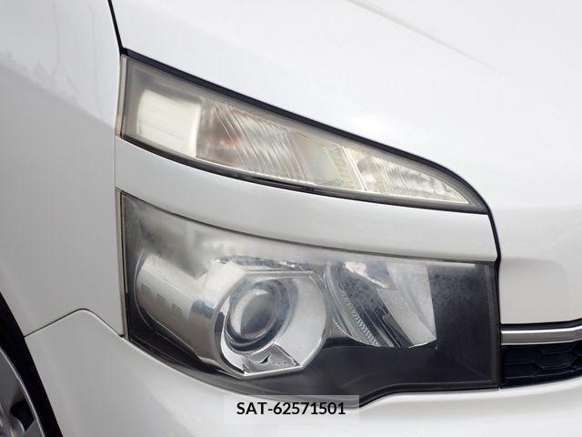 Toyota VOXY 2013-07 380433-8