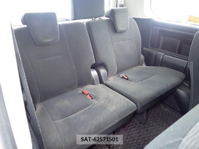 Toyota VOXY 2013-07 380433-19