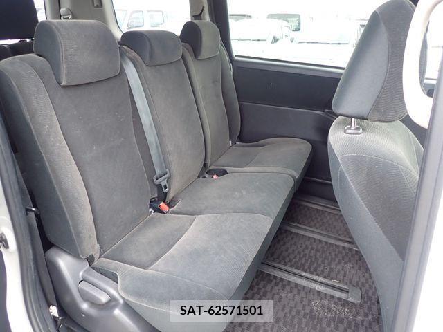 Toyota VOXY 2013-07 380433-18