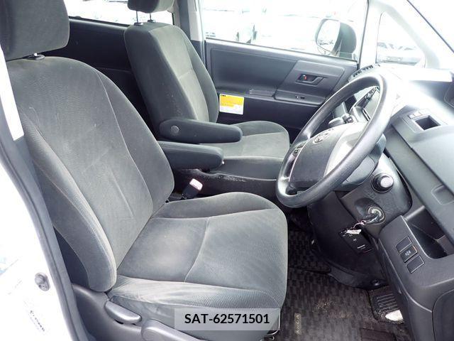 Toyota VOXY 2013-07 380433-17