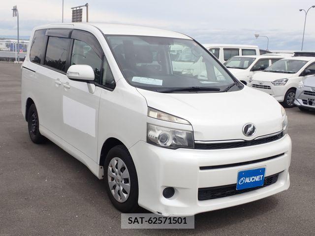 Toyota VOXY 2013-07 380433-3