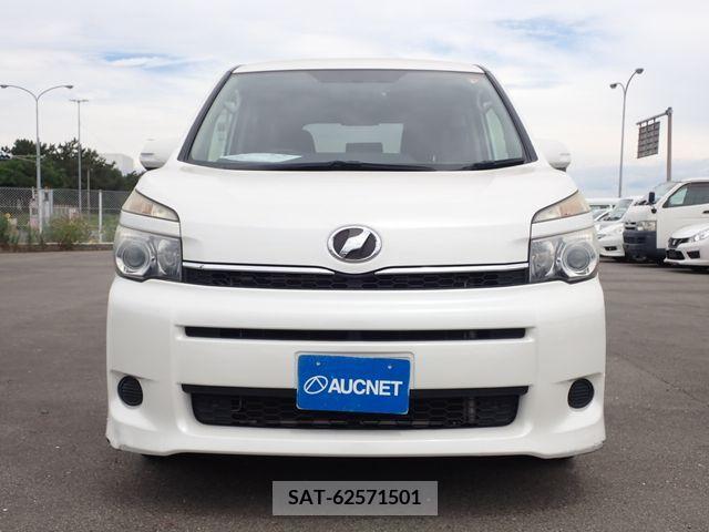 Toyota VOXY 2013-07 380433-5