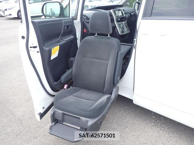 Toyota VOXY 2013-07 380433-21