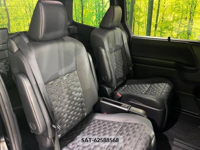 Toyota VOXY HYBRID 2022-10 341953-9