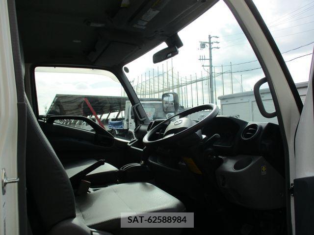 Hino DUTRO 2020-10 200742-13