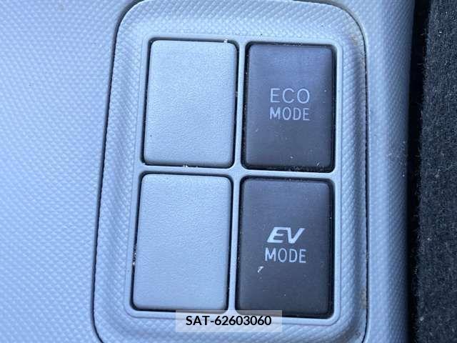 Toyota AQUA 2014-08 208736-10