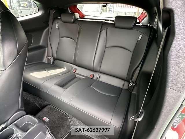 Toyota YARIS 2020-10 304809-6