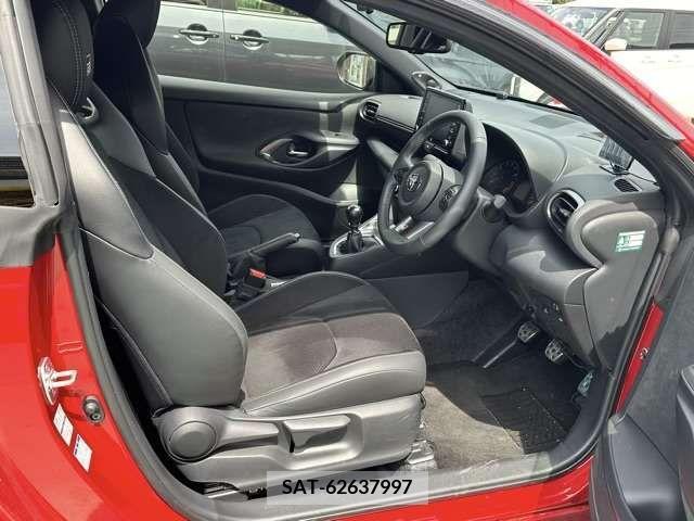 Toyota YARIS 2020-10 304809-12