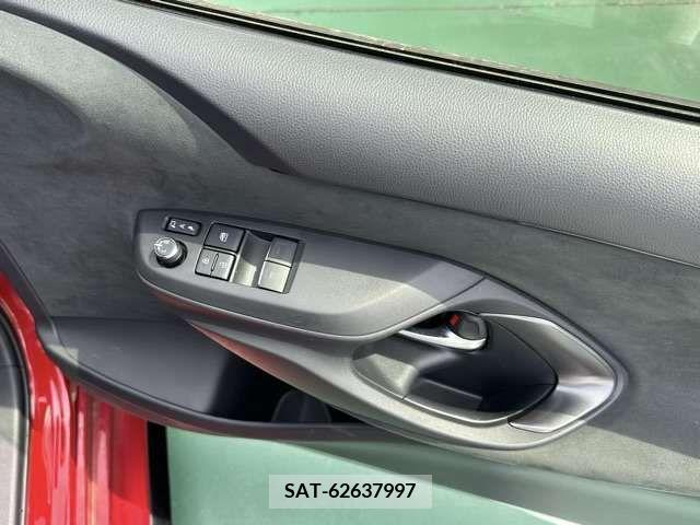 Toyota YARIS 2020-10 304809-11