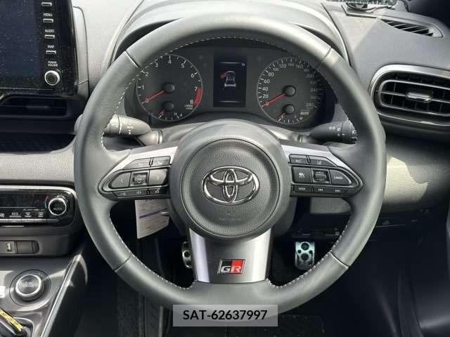 Toyota YARIS 2020-10 304809-8