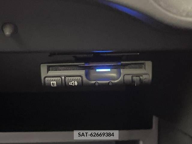 Nissan NOTE 2018-01 305445-7