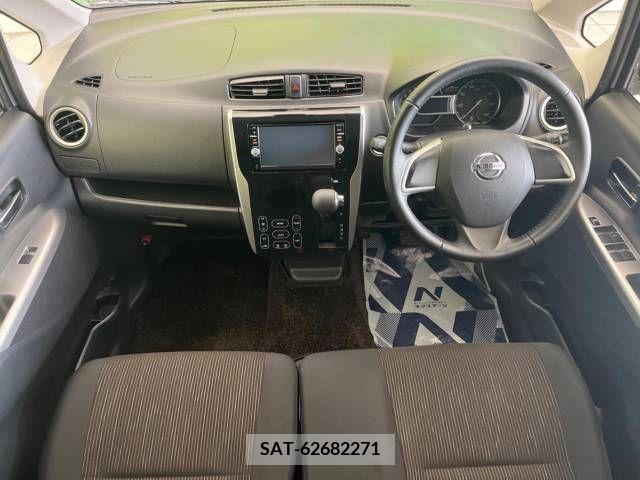 Nissan DAYZ 2015-08 387998-1