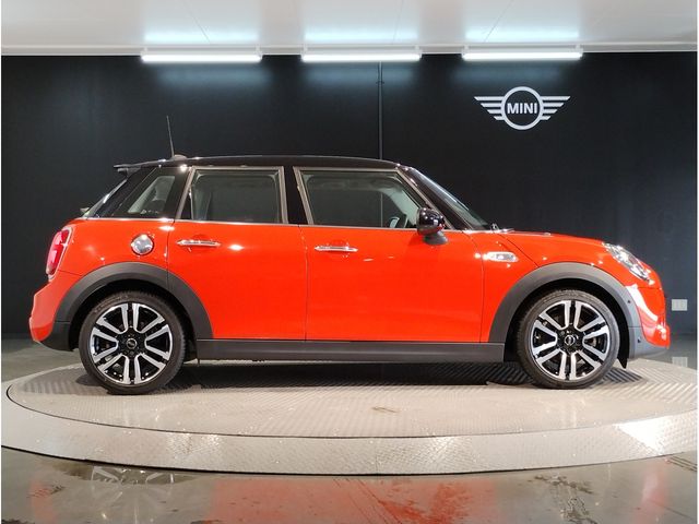 Bmw MINI 2018-12 9157-7