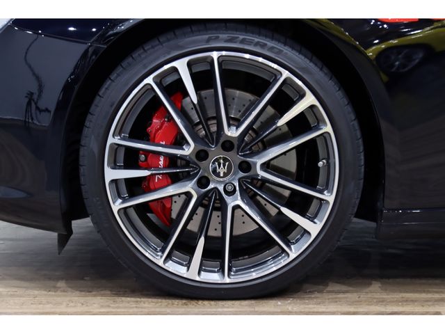 Maserati QUATTROPORTE 2021-12 10649-3