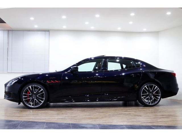Maserati QUATTROPORTE 2021-12 10649-7