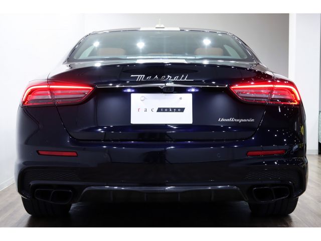 Maserati QUATTROPORTE 2021-12 10649-5
