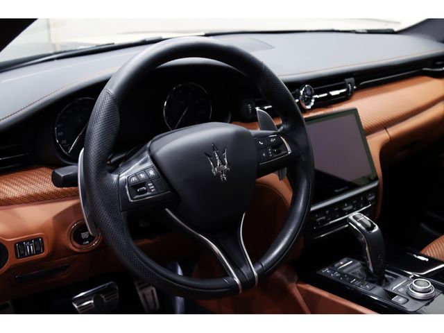 Maserati QUATTROPORTE 2021-12 10649-8