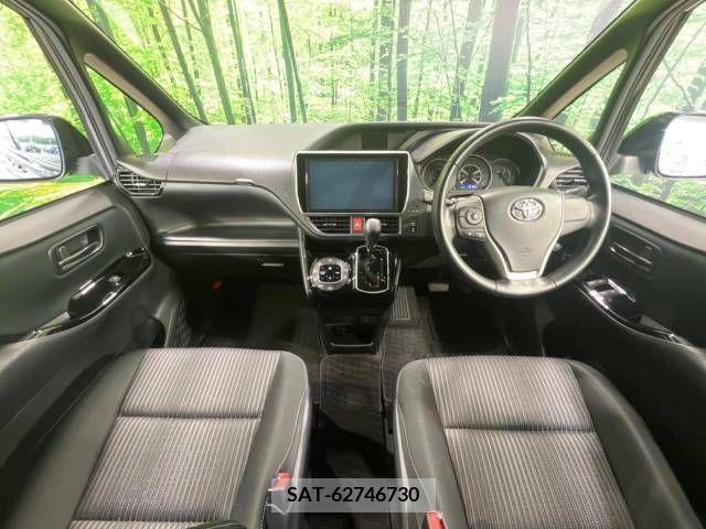 Toyota VOXY 2017-11 331343-4