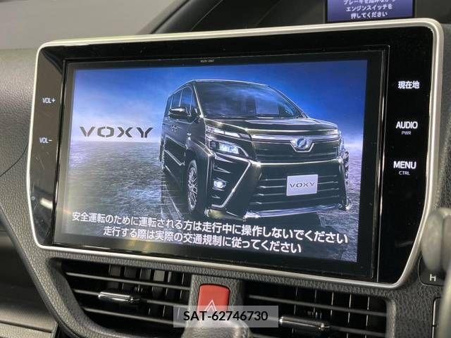 Toyota VOXY 2017-11 331343-2