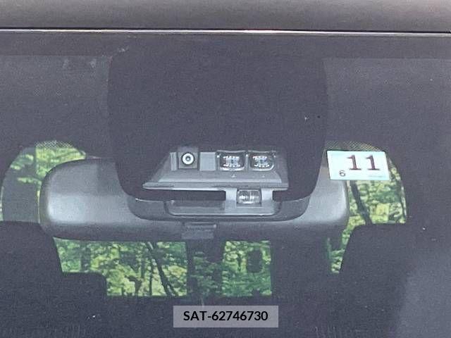 Toyota VOXY 2017-11 331343-1