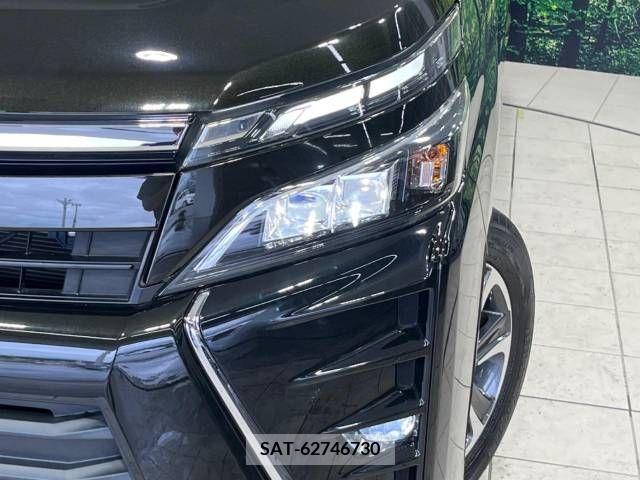 Toyota VOXY 2017-11 331343-11