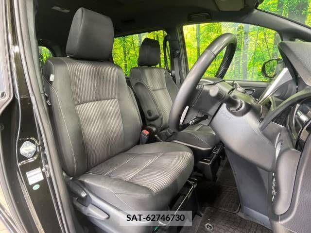 Toyota VOXY 2017-11 331343-8