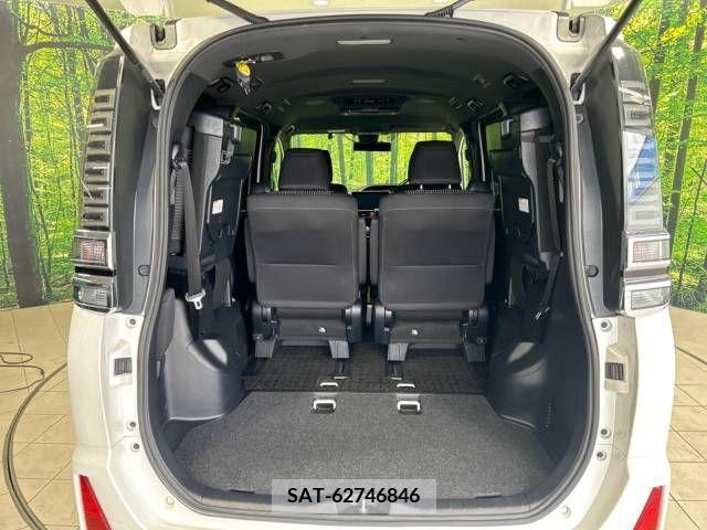 Toyota VOXY 2018-12 348689-11