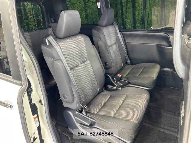 Toyota VOXY 2018-12 348689-9
