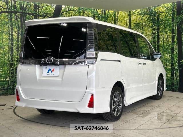 Toyota VOXY 2018-12 348689-18