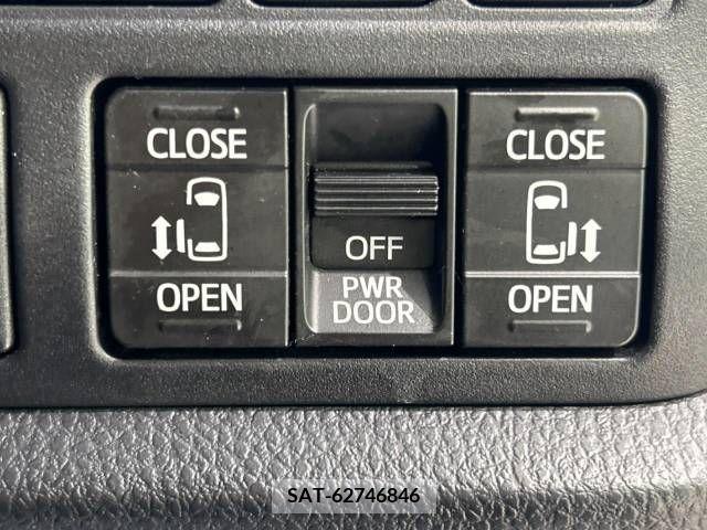 Toyota VOXY 2018-12 348689-4