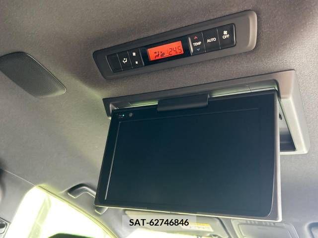 Toyota VOXY 2018-12 348689-3