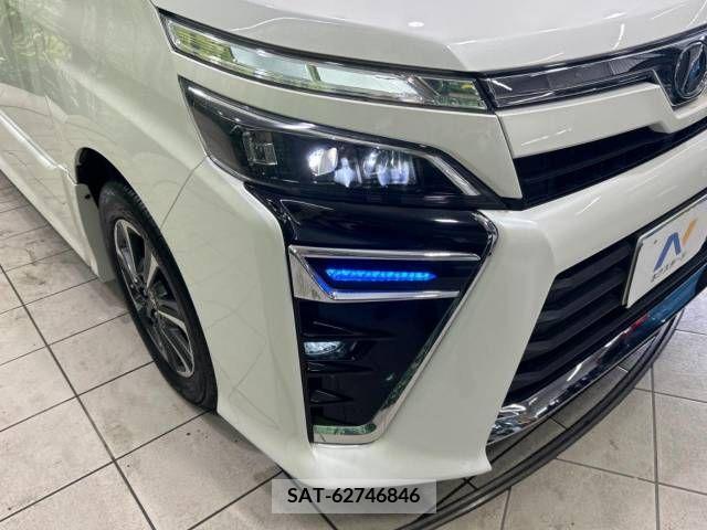 Toyota VOXY 2018-12 348689-13