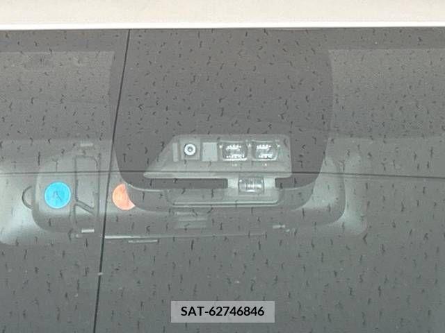 Toyota VOXY 2018-12 348689-2