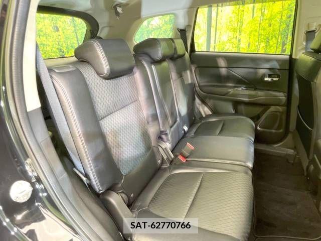 Mitsubishi OUTLANDER PHEV 2015-03 240973-9