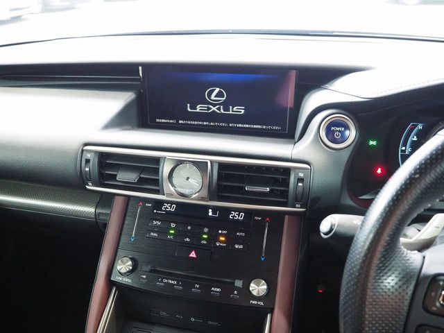 Lexus IS 2017-03 194185-26