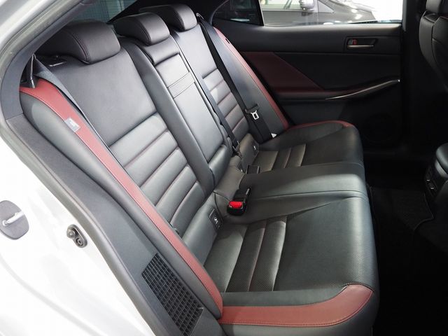 Lexus IS 2017-03 194185-24