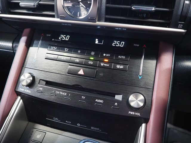 Lexus IS 2017-03 194185-12