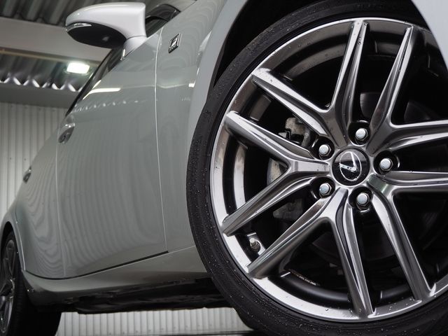 Lexus IS 2017-03 194185-23