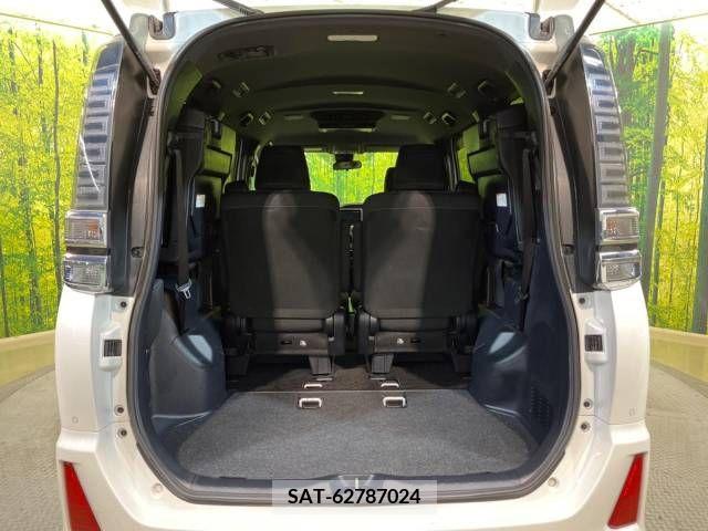 Toyota VOXY 2019-05 332426-12