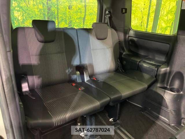 Toyota VOXY 2019-05 332426-11