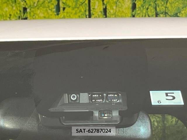 Toyota VOXY 2019-05 332426-3