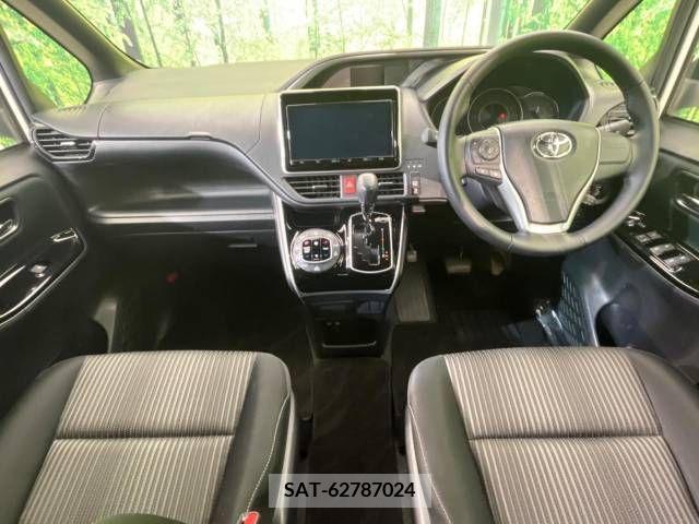 Toyota VOXY 2019-05 332426-1