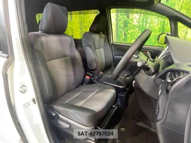 Toyota VOXY 2019-05 332426-9